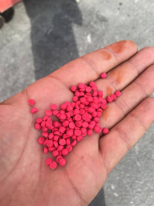 حبيبات بلاستيك PVC ملوّنة